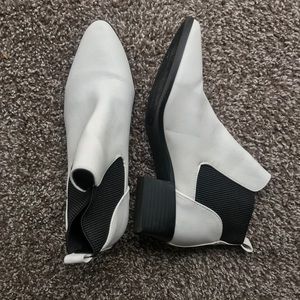 Qupid Chelsea boots. Pointed Toe Ankle Booties